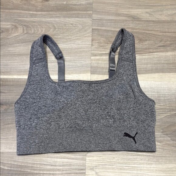 🏴 Puma Gray Seamless Sports Bra size medium - Picture 1 of 6